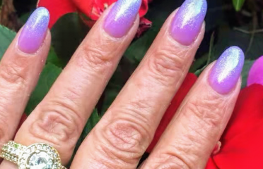 Roni nails