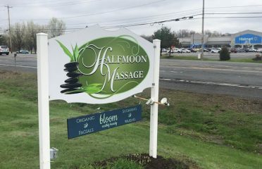 Halfmoon Massage