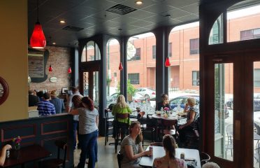 Koni’s Broadway kafe