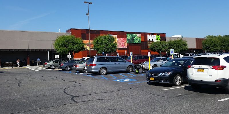 Market 32